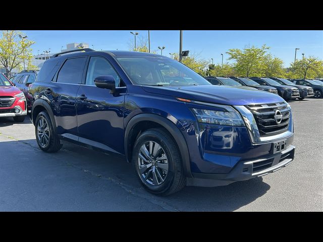 2022 Nissan Pathfinder SV