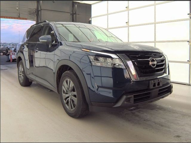 2022 Nissan Pathfinder SV