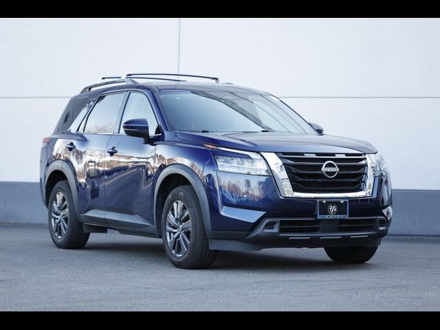 2022 Nissan Pathfinder SV