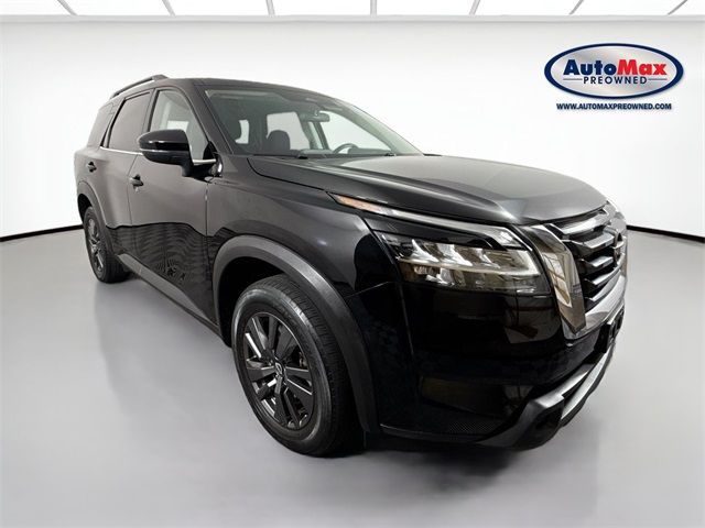 2022 Nissan Pathfinder SV