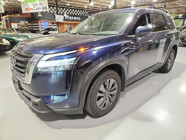 2022 Nissan Pathfinder SV