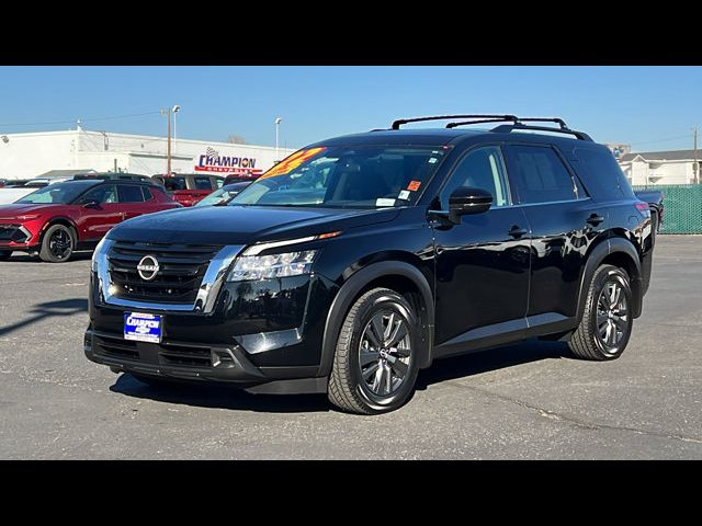 2022 Nissan Pathfinder SV