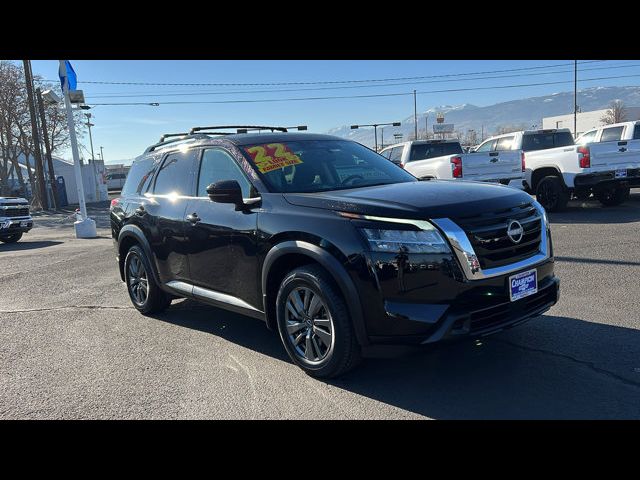 2022 Nissan Pathfinder SV