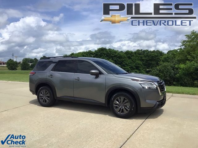 2022 Nissan Pathfinder SV