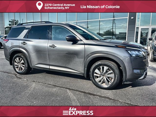 2022 Nissan Pathfinder SV