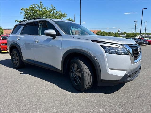 2022 Nissan Pathfinder SV