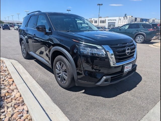 2022 Nissan Pathfinder SV