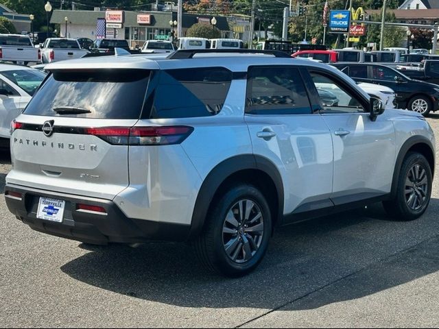 2022 Nissan Pathfinder SV