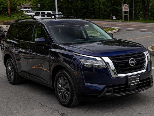 2022 Nissan Pathfinder SV
