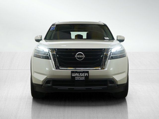 2022 Nissan Pathfinder SV