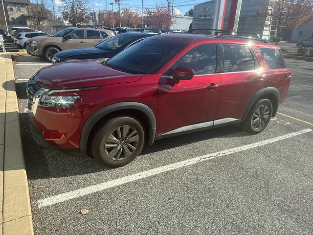 2022 Nissan Pathfinder SV