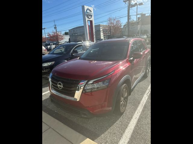 2022 Nissan Pathfinder SV