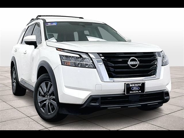 2022 Nissan Pathfinder SV