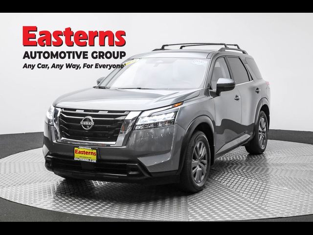 2022 Nissan Pathfinder SV