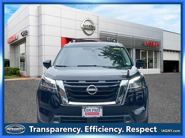 2022 Nissan Pathfinder SV