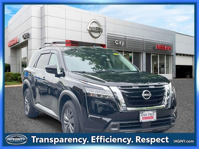 2022 Nissan Pathfinder SV