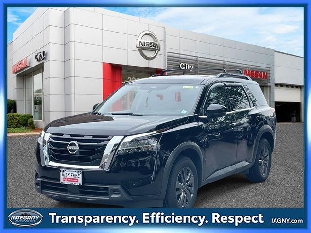 2022 Nissan Pathfinder SV