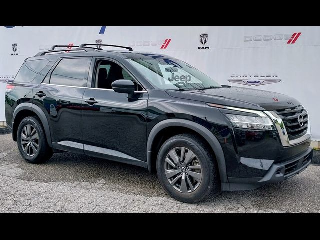 2022 Nissan Pathfinder SV