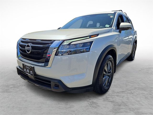 2022 Nissan Pathfinder SV