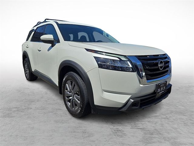 2022 Nissan Pathfinder SV
