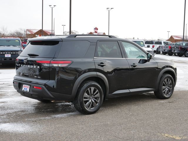 2022 Nissan Pathfinder SV