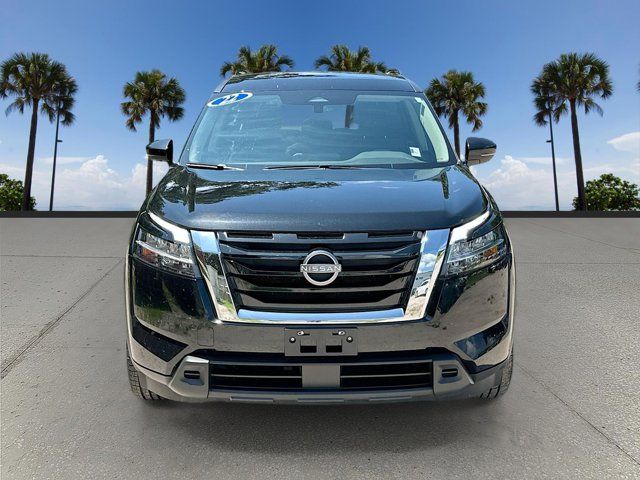 2022 Nissan Pathfinder SV