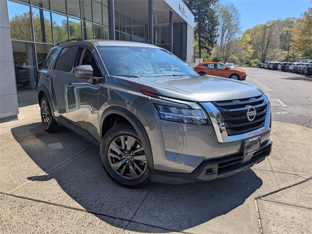 2022 Nissan Pathfinder SV