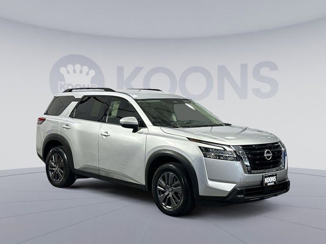 2022 Nissan Pathfinder SV