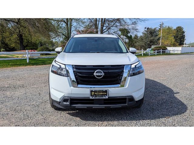 2022 Nissan Pathfinder SV