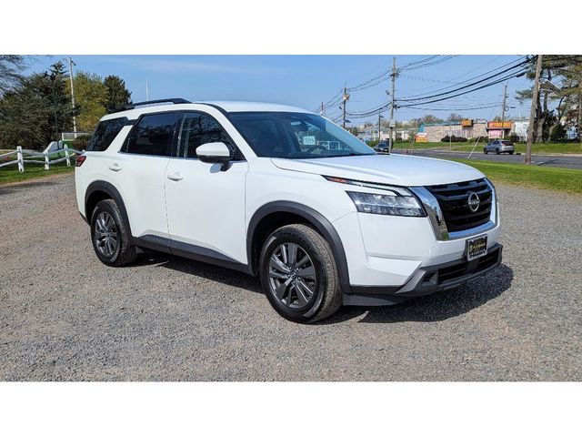 2022 Nissan Pathfinder SV