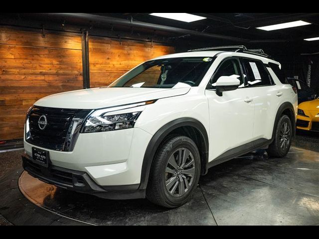 2022 Nissan Pathfinder SV