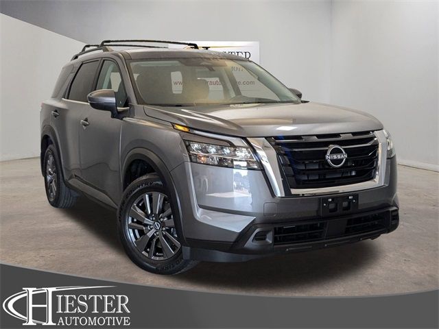 2022 Nissan Pathfinder SV