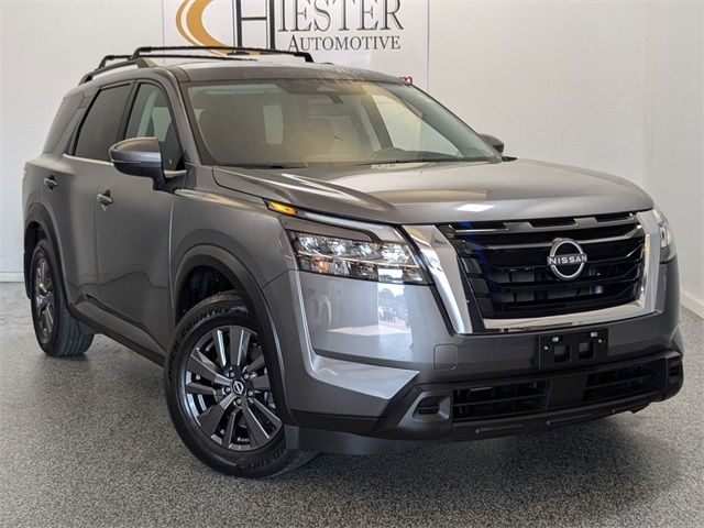 2022 Nissan Pathfinder SV