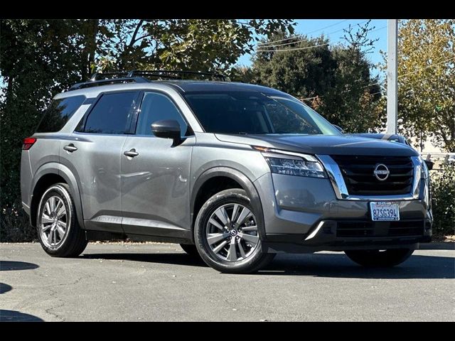 2022 Nissan Pathfinder SV