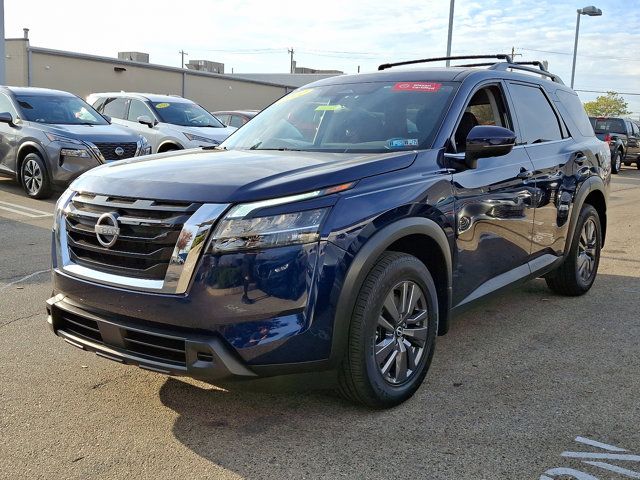 2022 Nissan Pathfinder SV