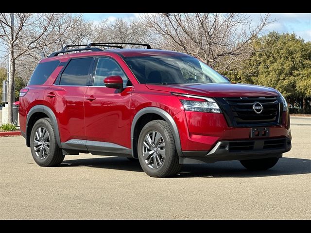 2022 Nissan Pathfinder SV