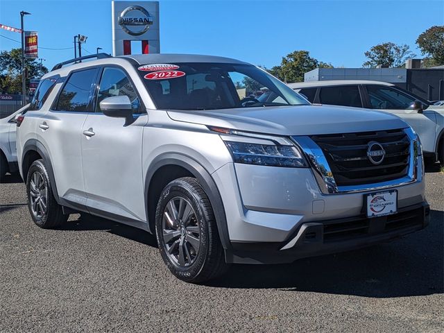 2022 Nissan Pathfinder SV