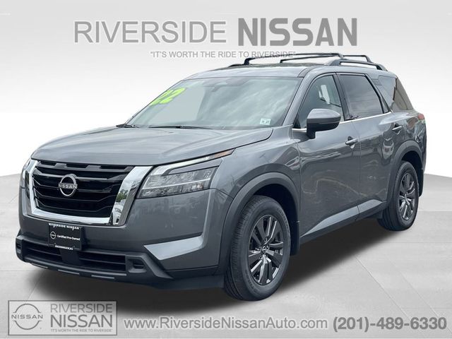 2022 Nissan Pathfinder SV
