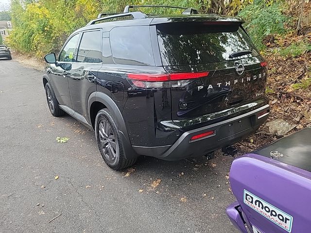 2022 Nissan Pathfinder SV