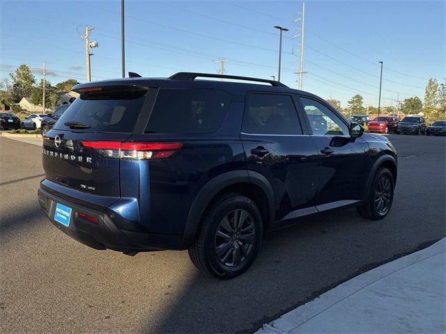 2022 Nissan Pathfinder SV