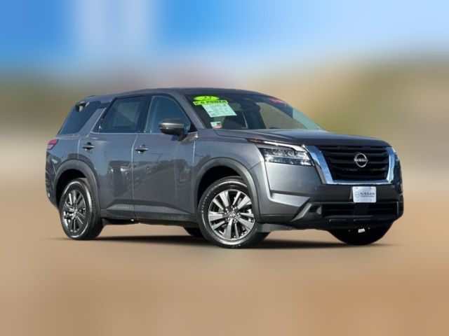 2022 Nissan Pathfinder SV