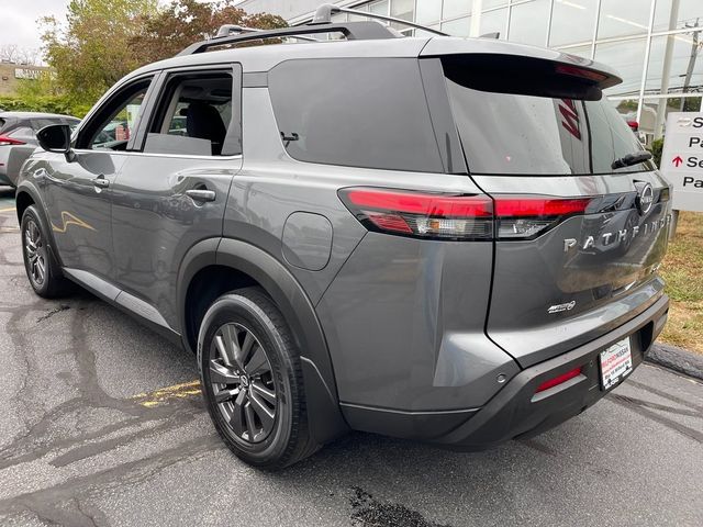 2022 Nissan Pathfinder SV