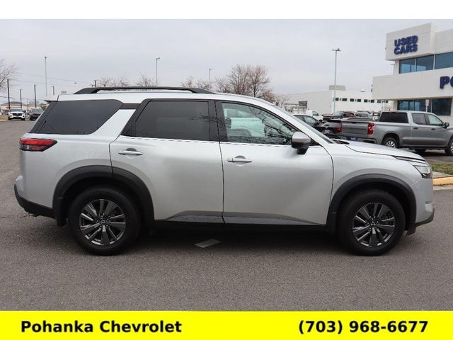 2022 Nissan Pathfinder SV