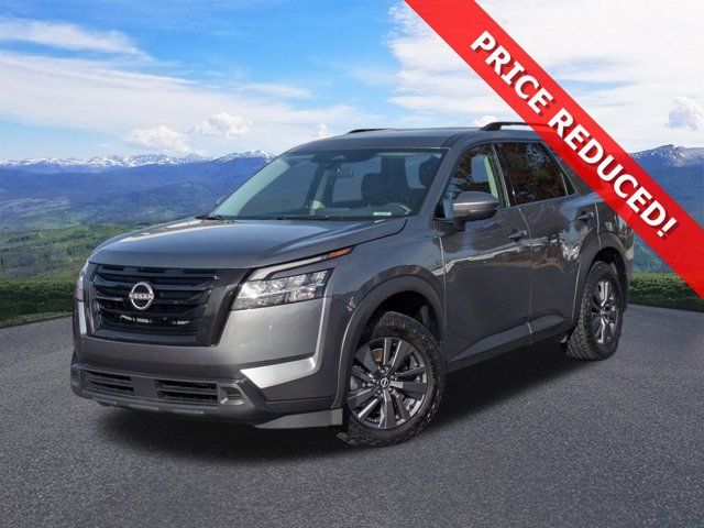 2022 Nissan Pathfinder SV