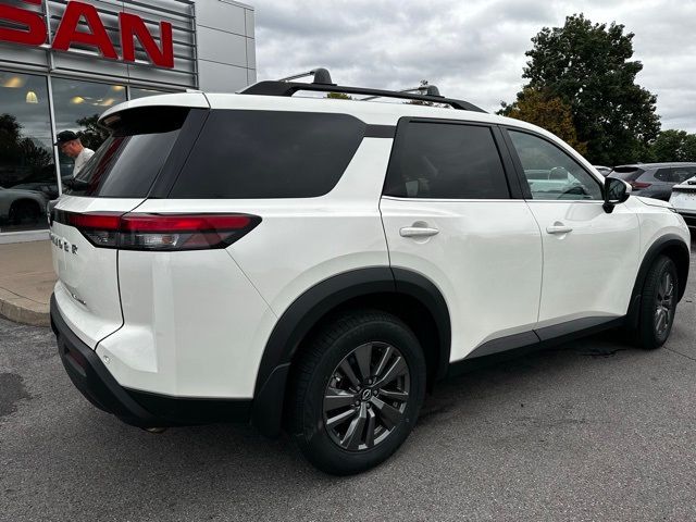 2022 Nissan Pathfinder SV