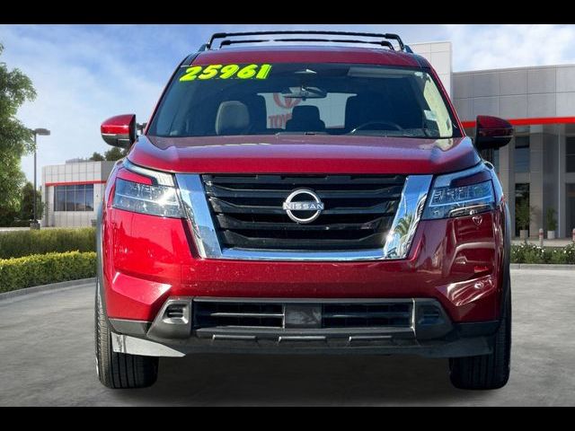 2022 Nissan Pathfinder SV