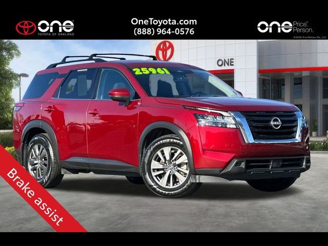 2022 Nissan Pathfinder SV