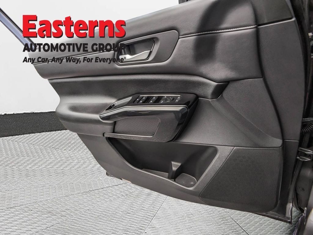 2022 Nissan Pathfinder SV - Photo 26