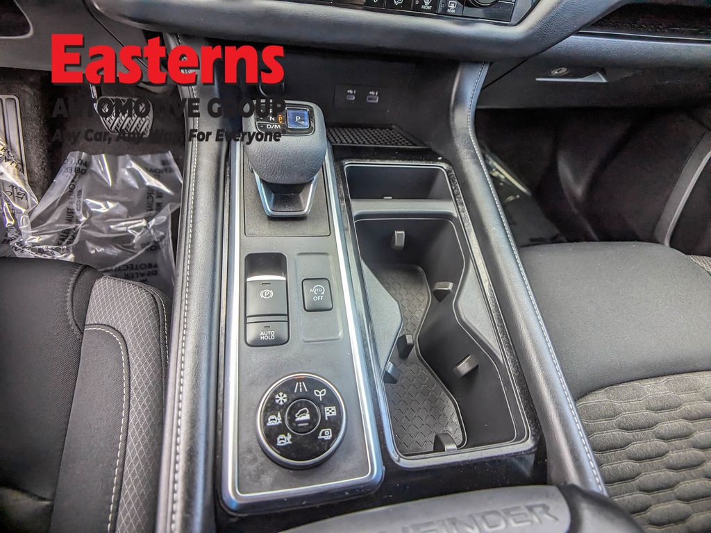 2022 Nissan Pathfinder SV - Photo 25