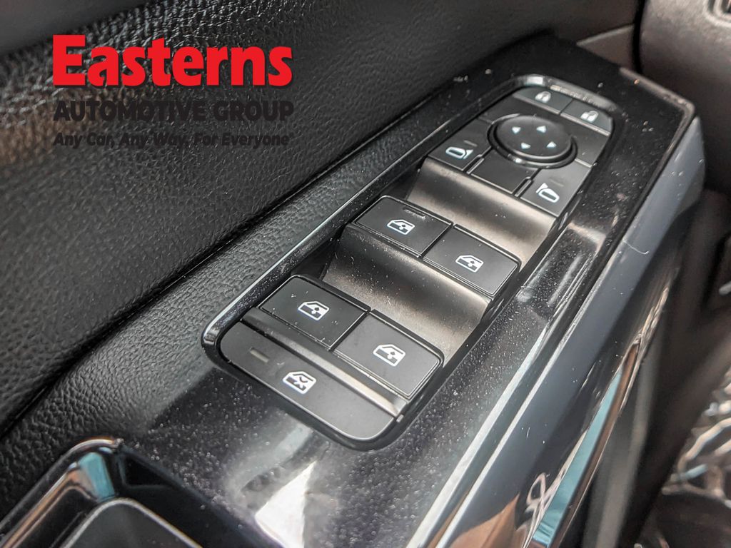 2022 Nissan Pathfinder SV - Photo 28